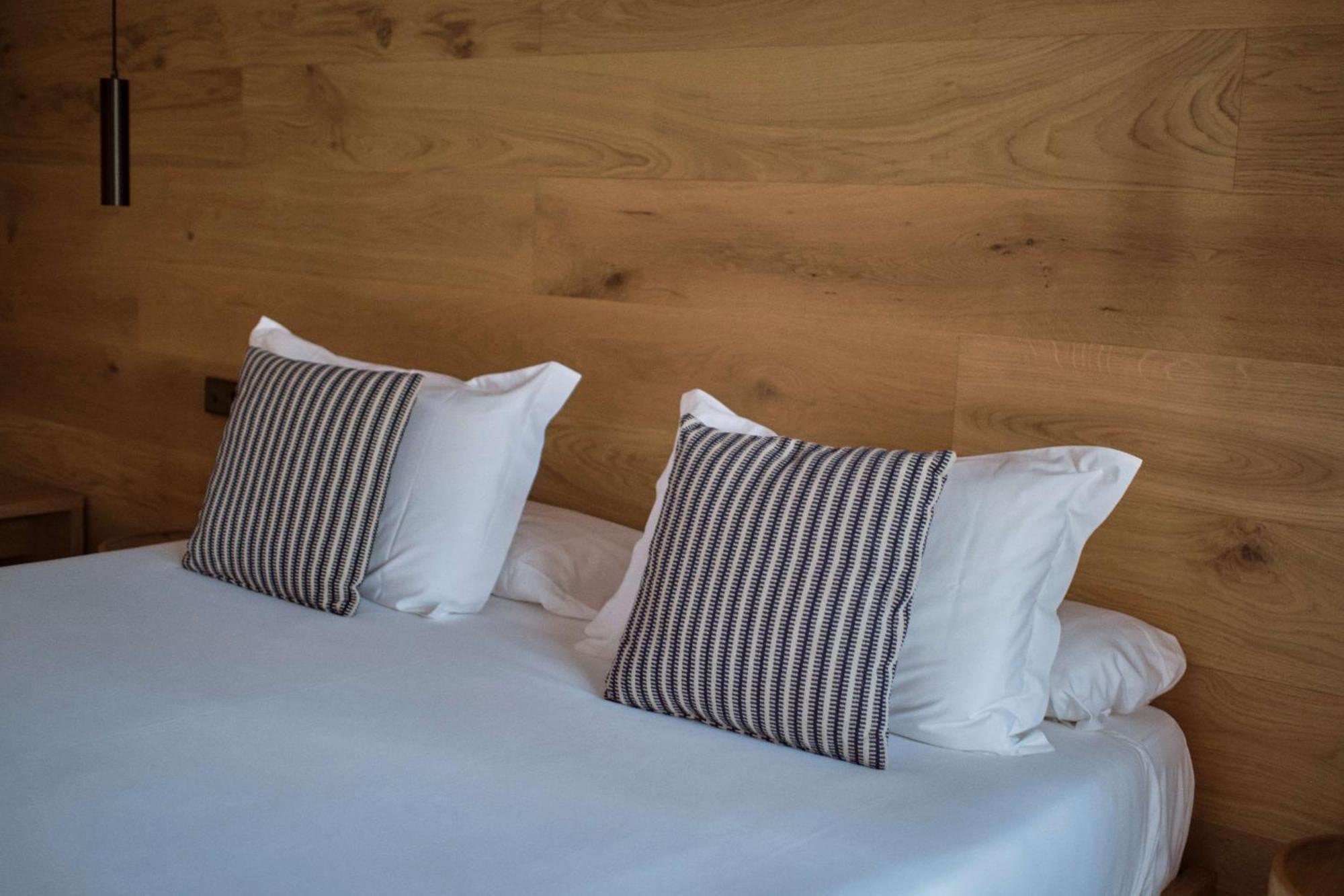 Doppelzimmer mit Balkon und Poolblick